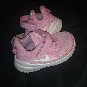 size 4c pink nike shoes